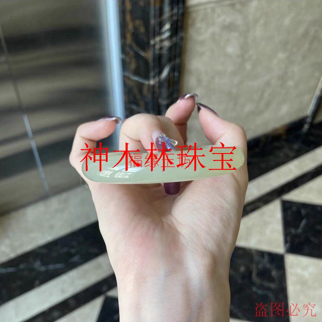 精选新疆和田玉手镯冰晴水扁条