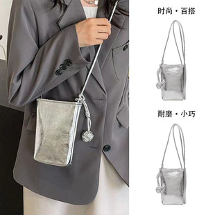 高级感银色手机包女2026新款潮春夏简约百搭迷你小包包单肩斜挎包