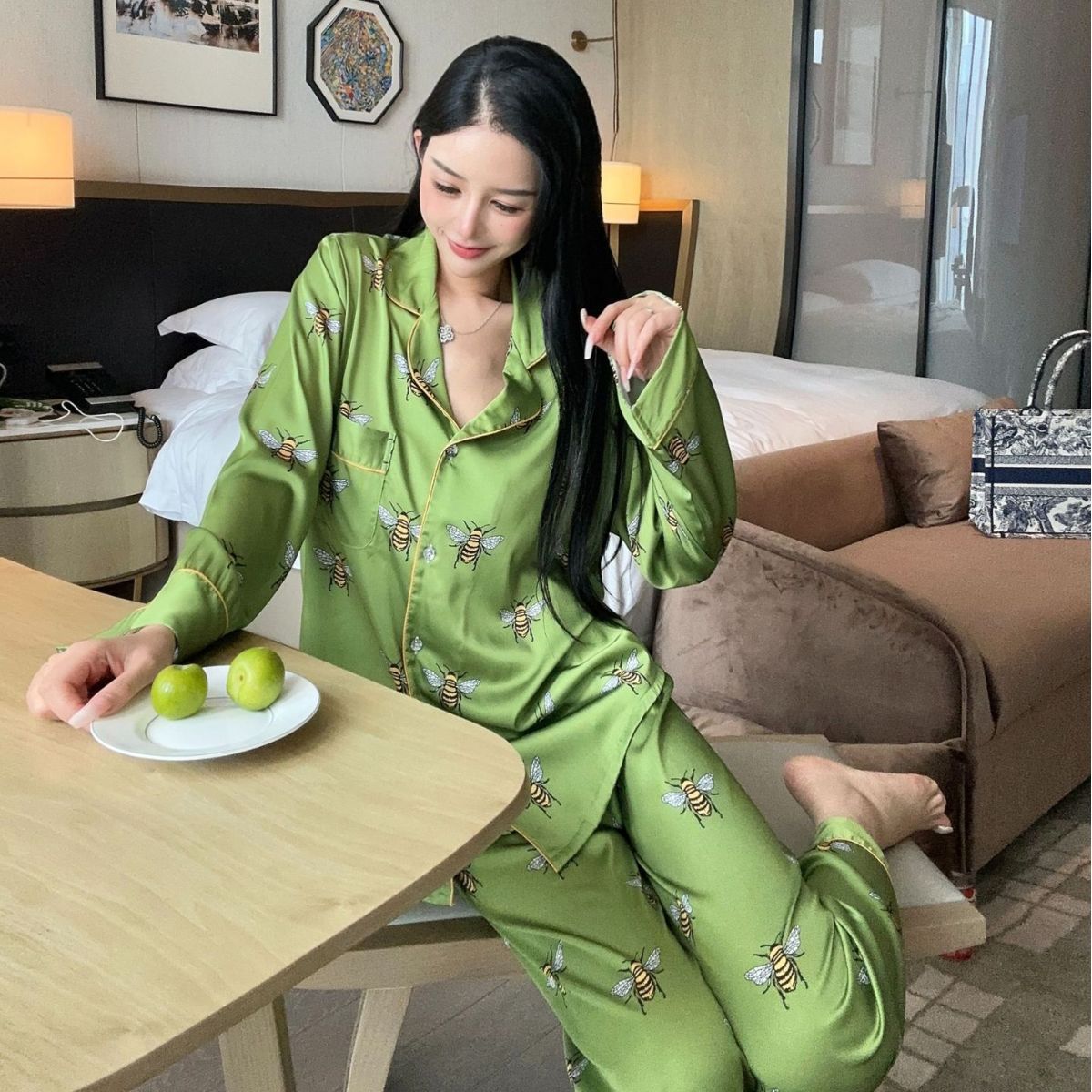 【阿尔卑斯小蜜蜂】大牌艺术设计仿真丝潮牌睡衣女气质家居服套装