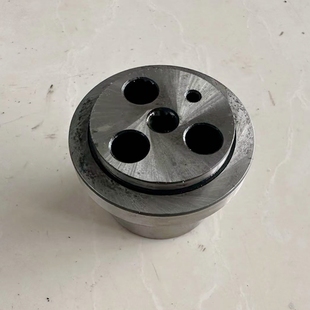 纳威斯达190马力迈斯福3.2发动机惰齿轮轴 过桥齿轮轴原厂拆机件