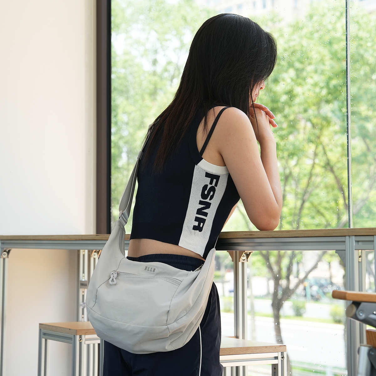 ELLE2025新款牛角包手提女包