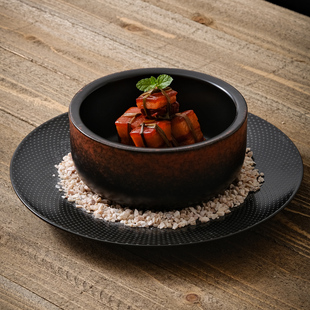 复古中式云贵川融合菜一口锅碗拌饭红烧肉酒店创意私房菜意境餐具