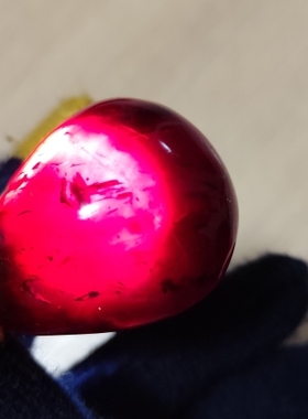 天然琥珀蜜蜡缅甸棕血珀水滴吊坠打光是血红色半透明翳珀有荧光