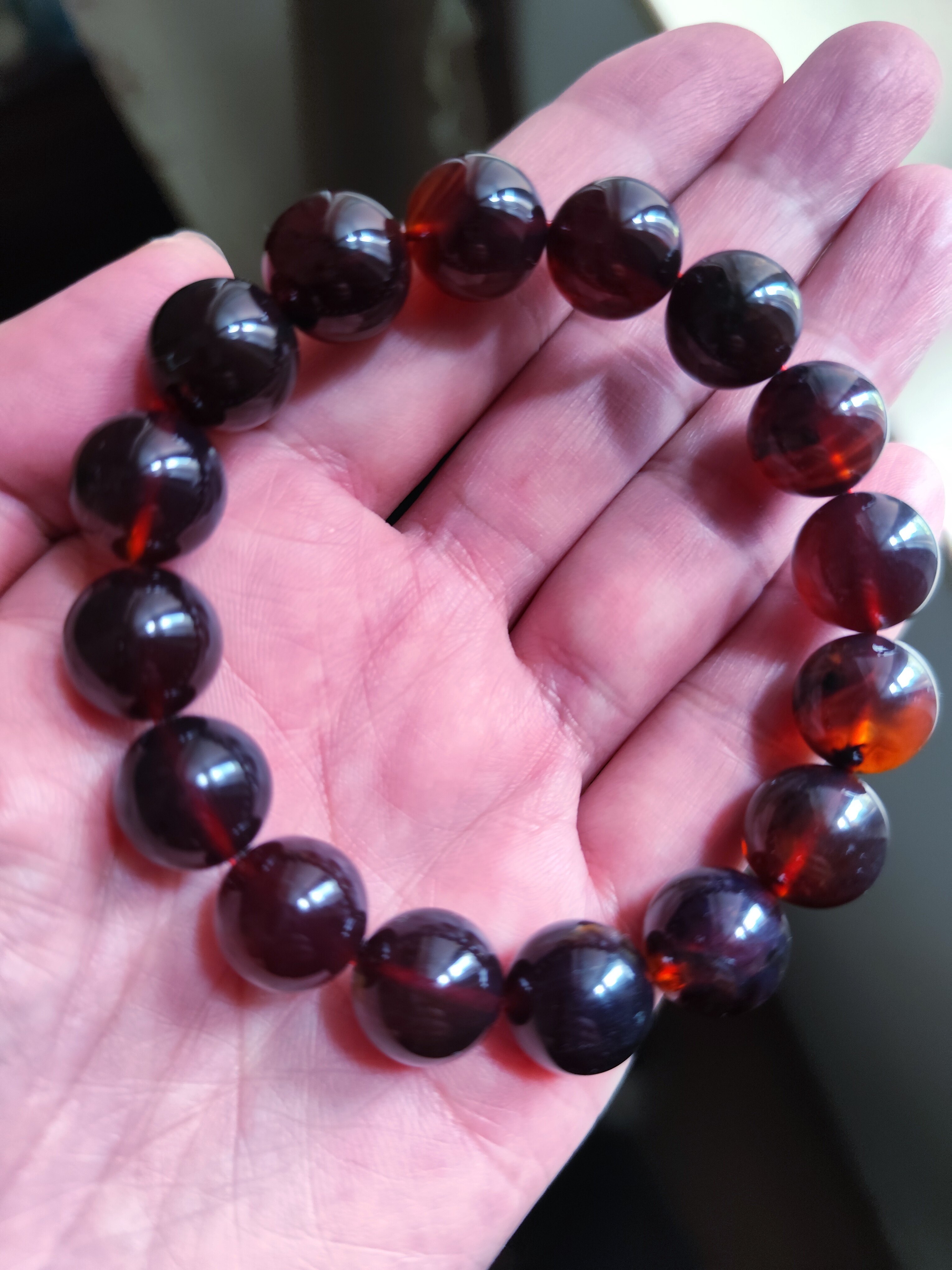 天然琥珀蜜蜡缅甸紫罗兰蜜蜡手串13mm阳光下变紫品相好有兰膜紫蜜