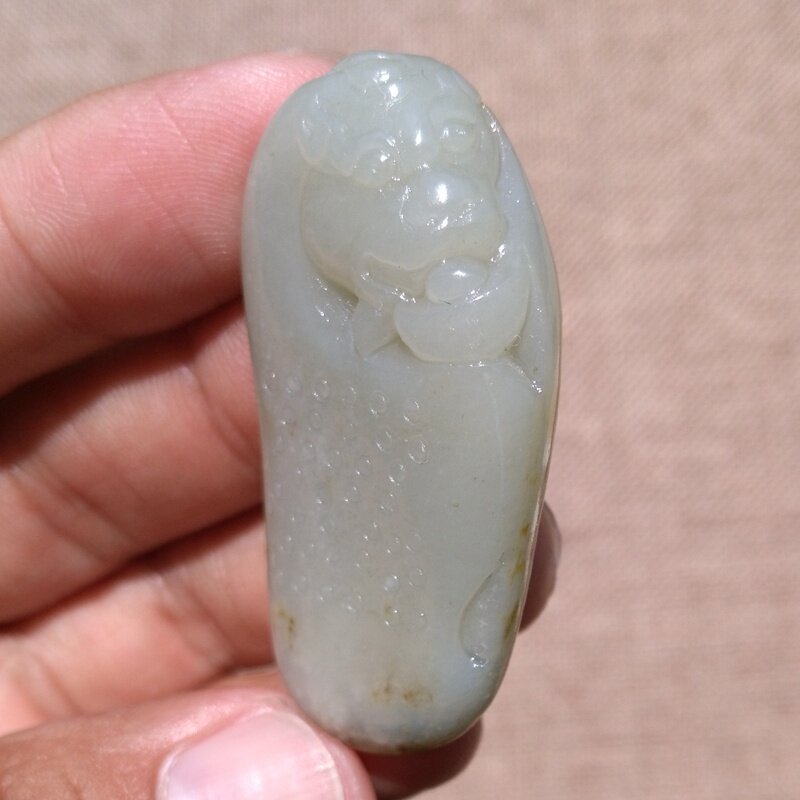 新疆和田玉籽料吊坠真皮天然白玉秋梨皮玉石貔貅挂件男女