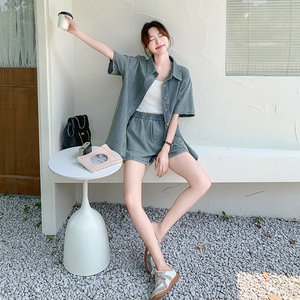 港风复古牛仔套装女夏2025新款薄款短袖衬衫短裤盐系高级感两件套图片