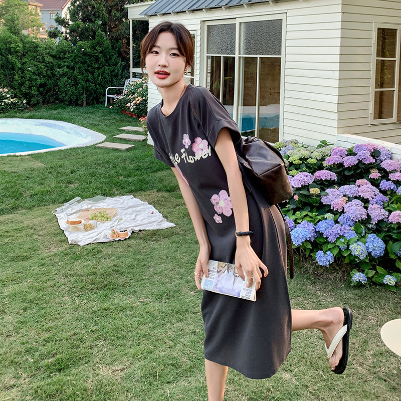 休闲慵懒风灰色连衣裙女夏季2025年新款小众设计感印花开叉直筒裙,女装连衣裙,浙宝125