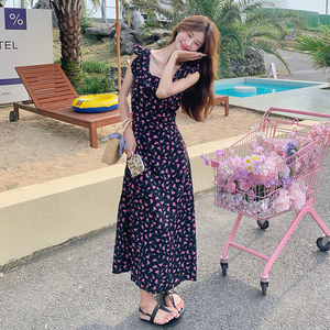 复古赫本风飞飞袖碎花裙女夏季2025新款修身显瘦高级感法式连衣裙图片