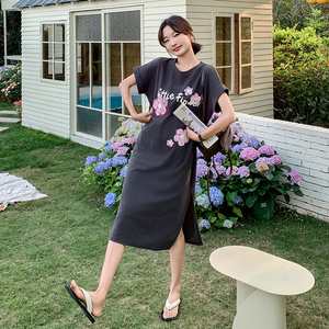 休闲慵懒风灰色连衣裙女夏季2025年新款小众设计感印花开叉直筒裙图片