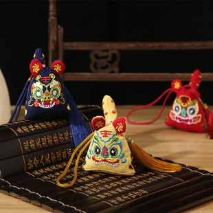 老虎香包香囊小挂件挂饰端午节艾草平安符手工刺绣成品古风装饰品