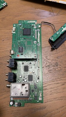 夏普LC-32AK7主板QPWBND893WJNB QPWBXD892WJN1屏LK315T3LZ4BU