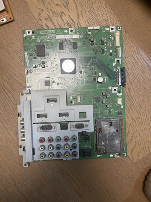 LCD-52E77A主板QPWBXF400WJN2屏LK520D3FZD2X