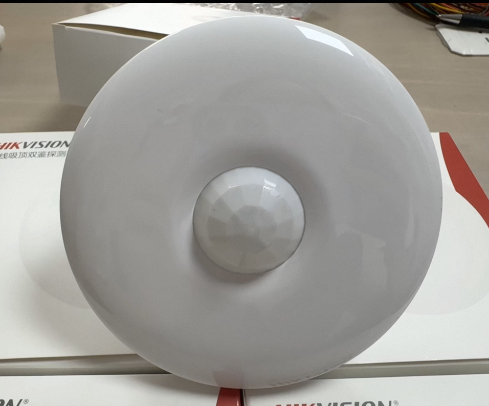 海康威视DS‑RDCL12DT‑EG2室内吸顶双鉴探测器采用被动红外