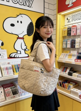 日单刺绣可爱狗狗聚酯纤维微夹棉机绣单肩包和斜挎包两款