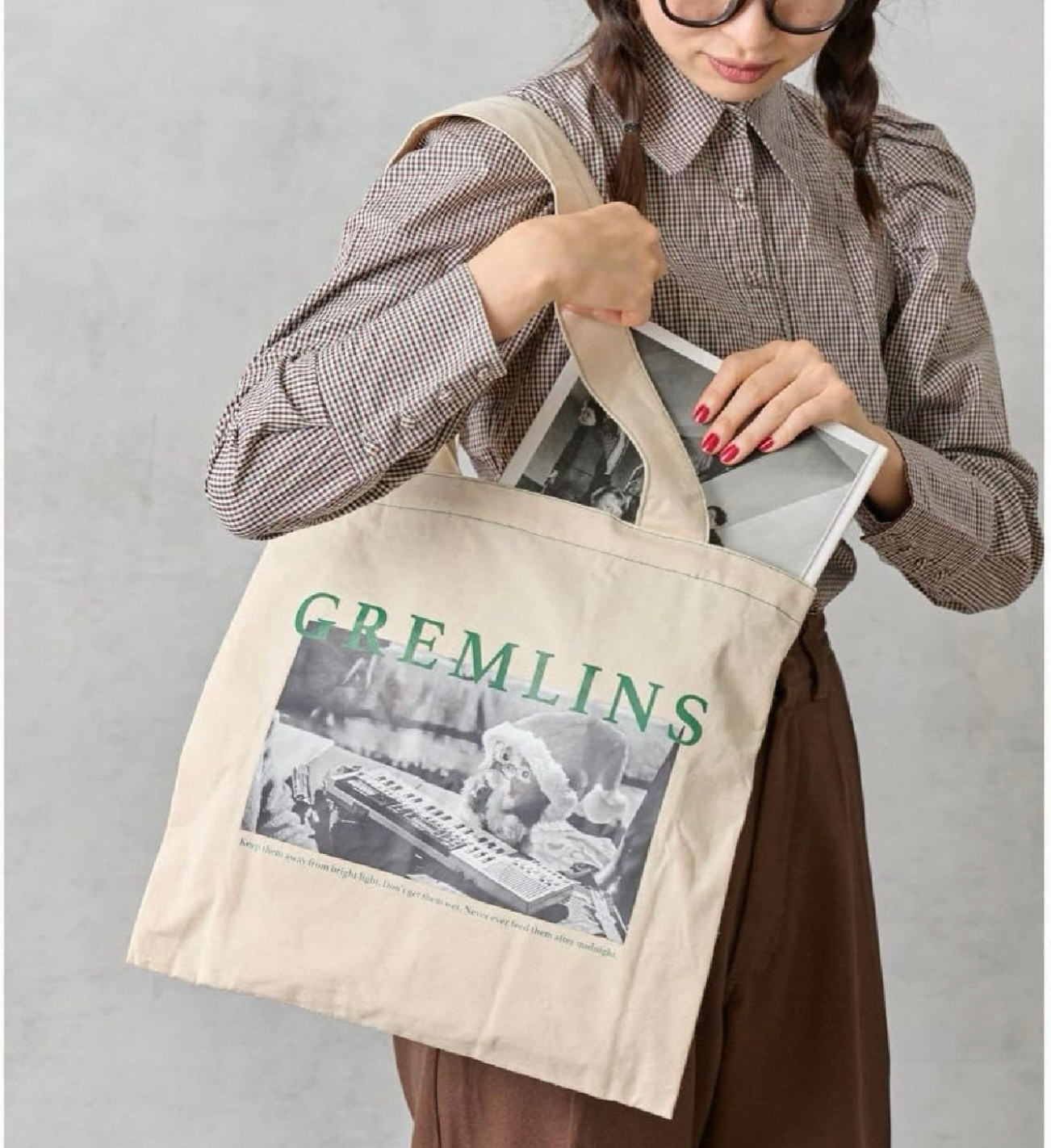 补货到几只无挂牌 小怪物限定四片式帆布包单肩包 做工复杂 37*38