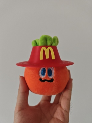 五月天胡萝卜胡胡毛绒玩具可爱公仔头套麦当劳麦麦卜卜帽高达头盔