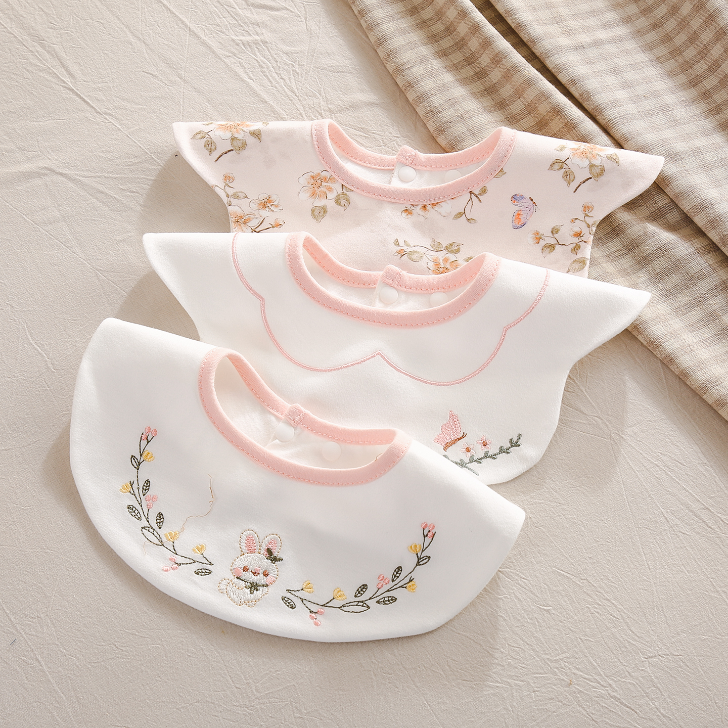 麦乐婴A类纯棉花瓣防吐奶围嘴