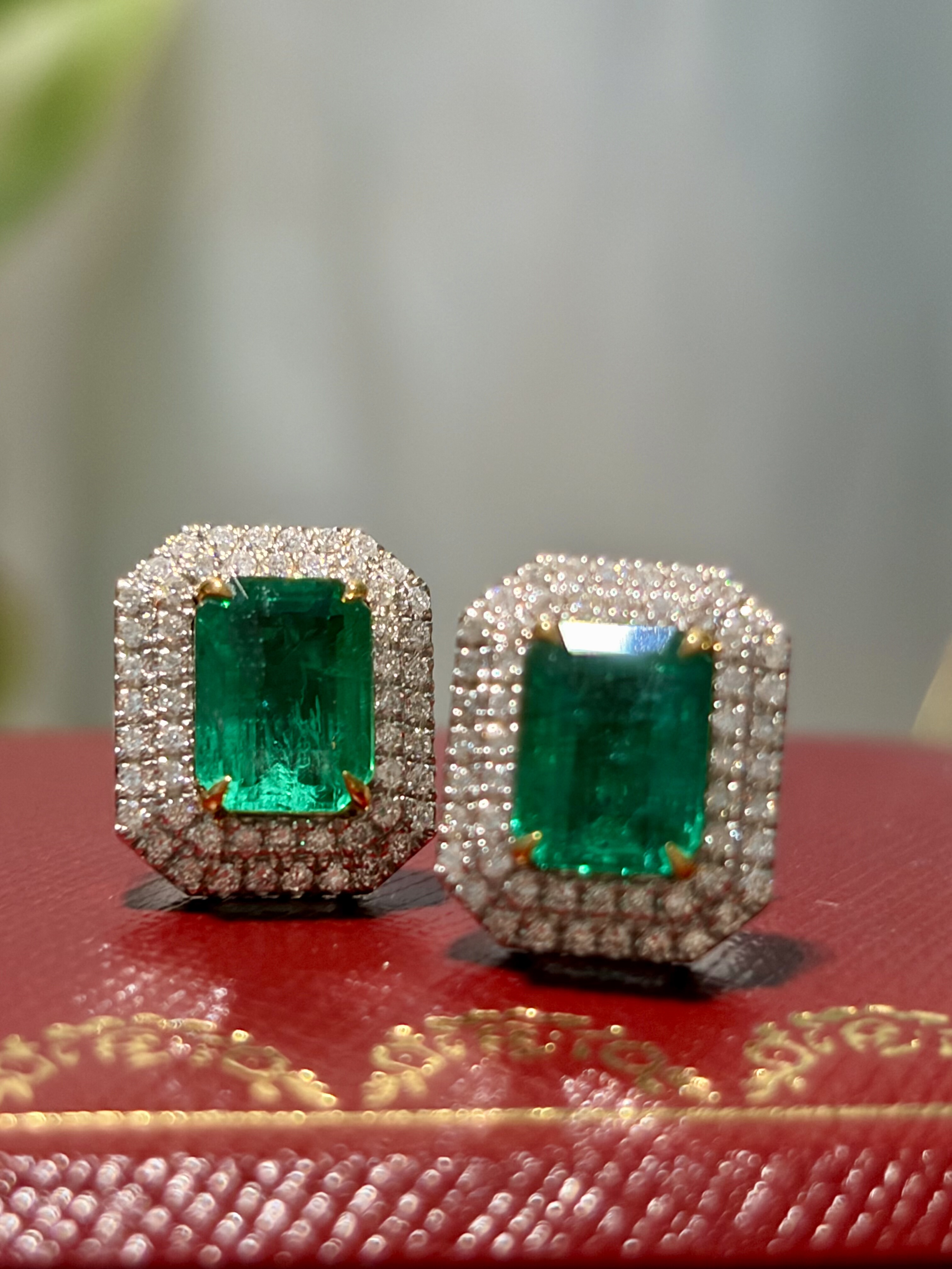 2万多超浓郁3克拉祖母绿耳钉18K白金Pt浓郁Vivid green钻石近50分