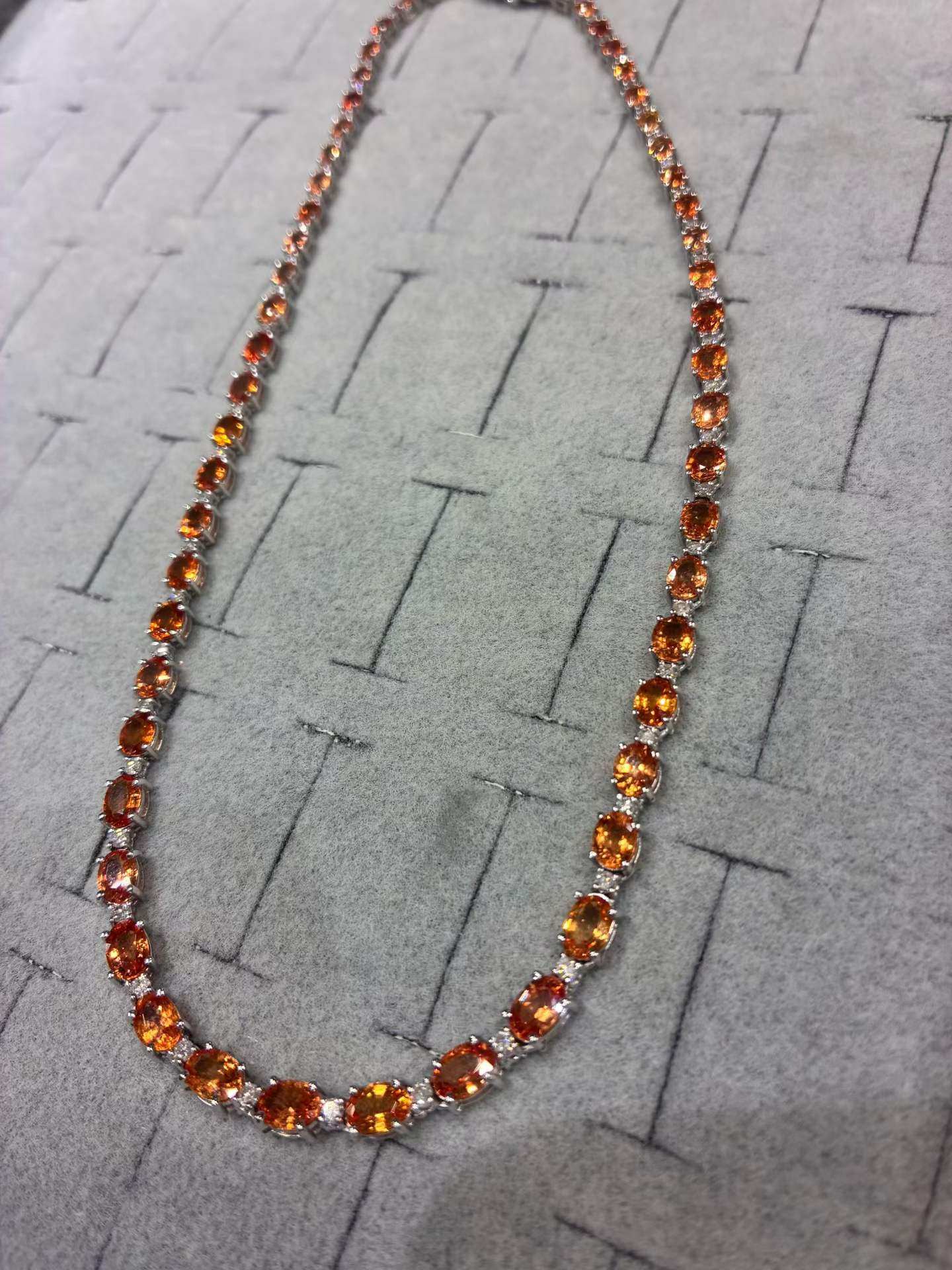 小万捡漏 超美近20克重工镶嵌18K白金整圈橘色天然蓝宝石钻石项链