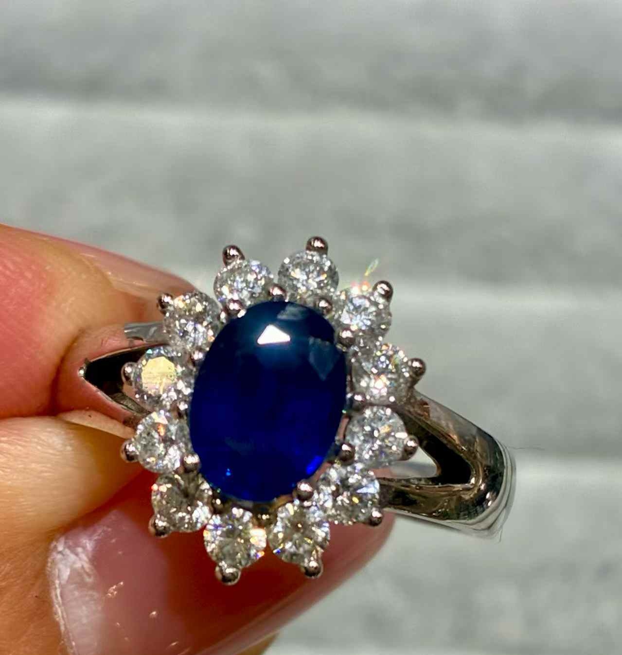 定金 四位数1.6克拉皇家蓝蓝宝石钻戒18K金镶钻70几分钻石戴妃款