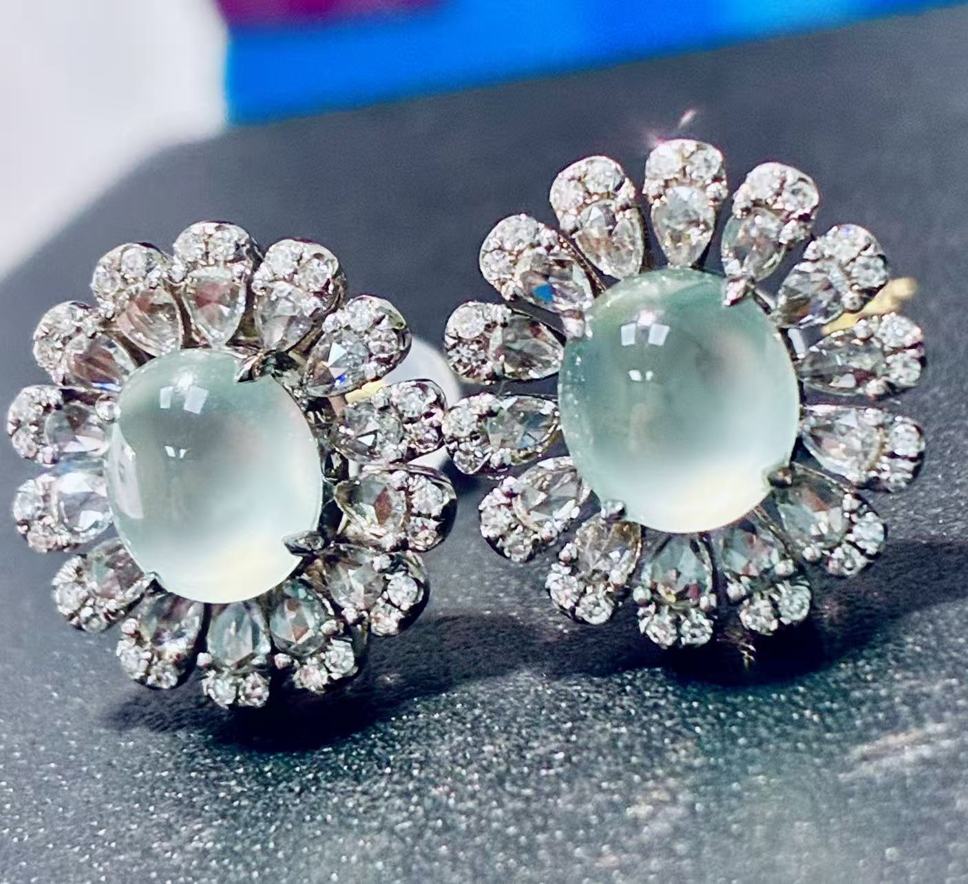 1万多亏本卖 缅甸翡翠老坑玻璃种白蛋耳钉18K金天然钻石豪华镶嵌