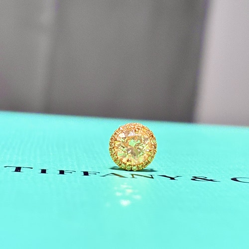 四位数亏本卖一颗60分主石天然黄钻耳钉18K黄金镶嵌一圈黄钻石