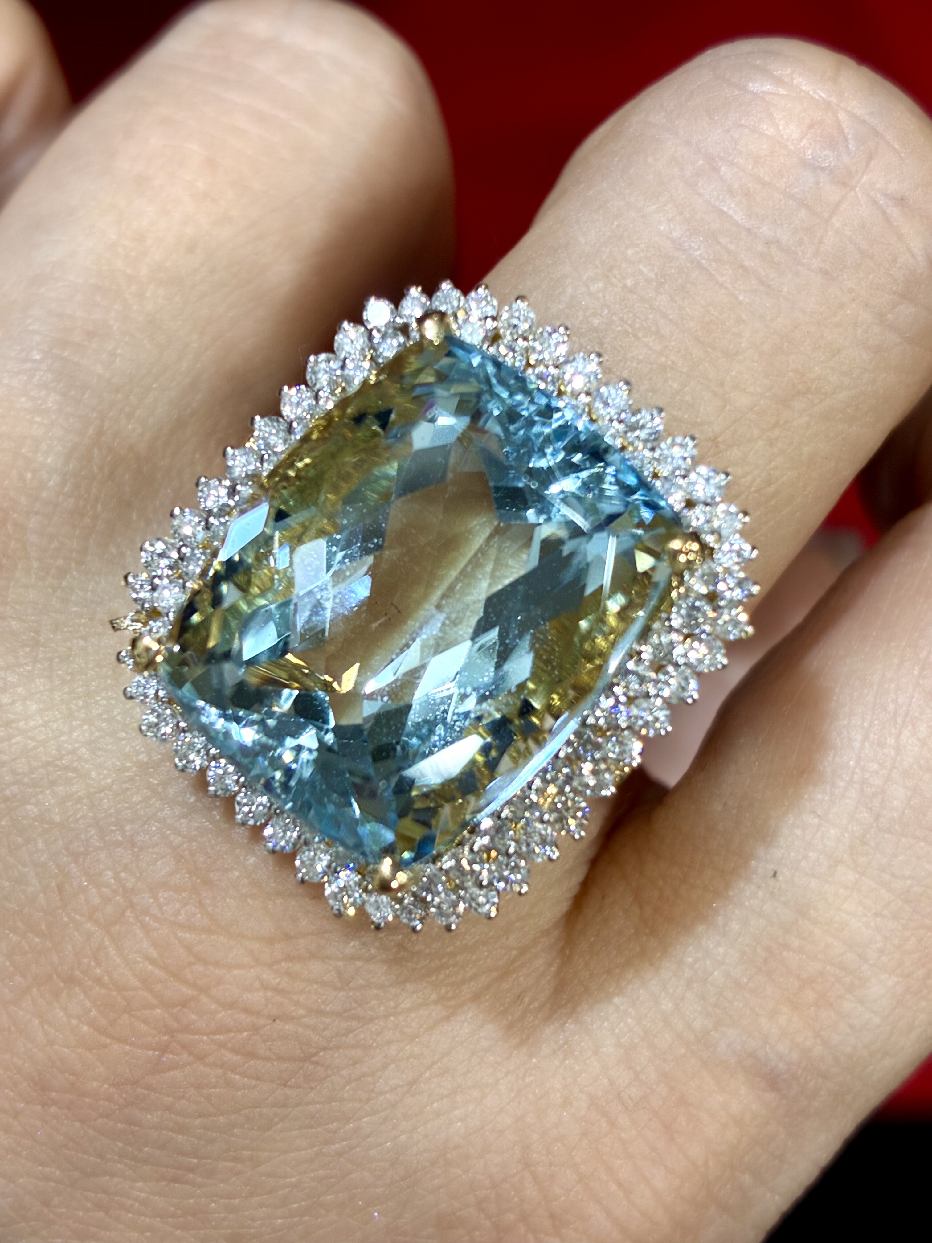 不到2万亏本卖日本展23克拉海蓝宝大钻戒18K黄金镶嵌钻石1.3克拉