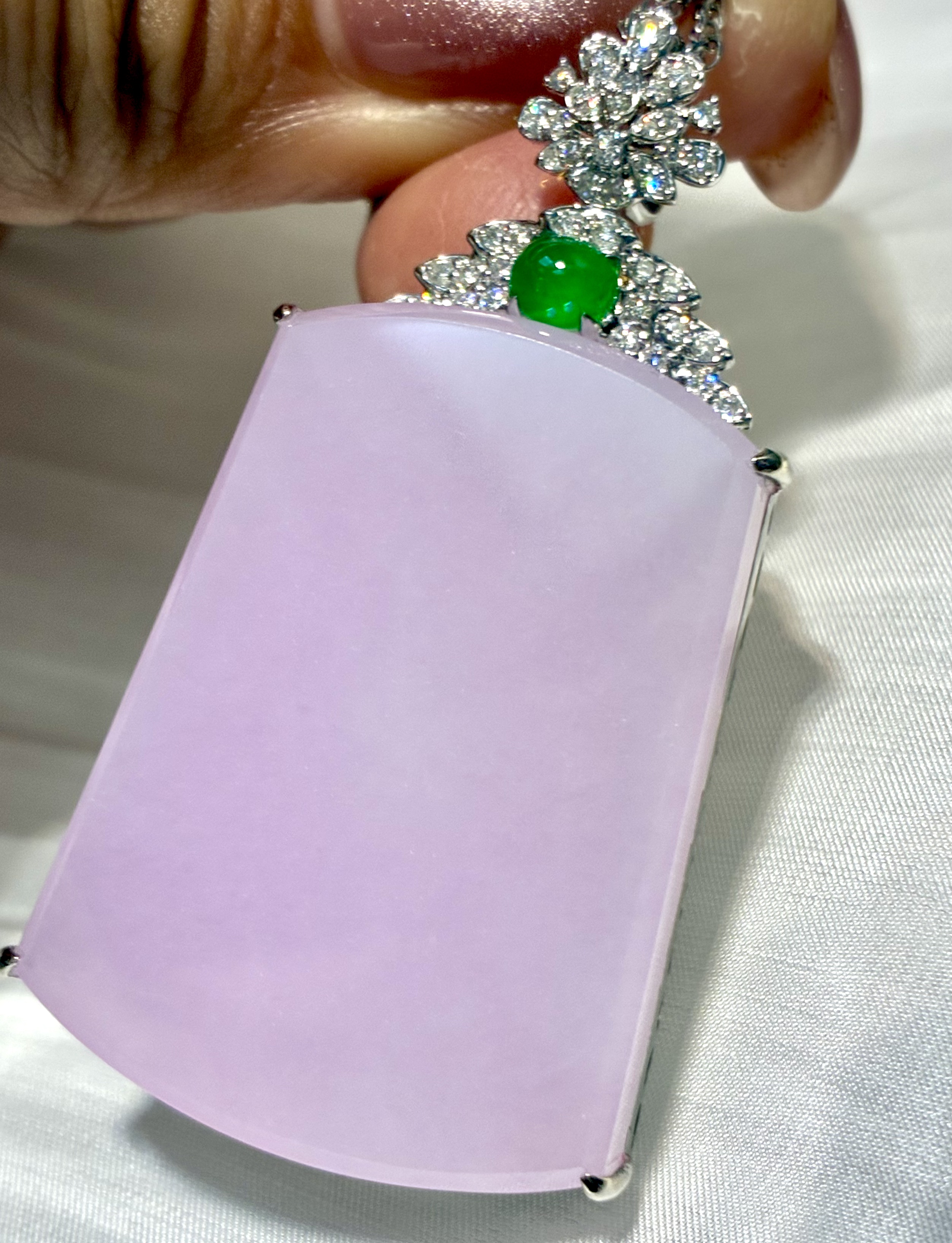 2万多亏本卖的30克重缅甸冰粉紫翡翠平安无事牌18K金镶嵌天然钻石