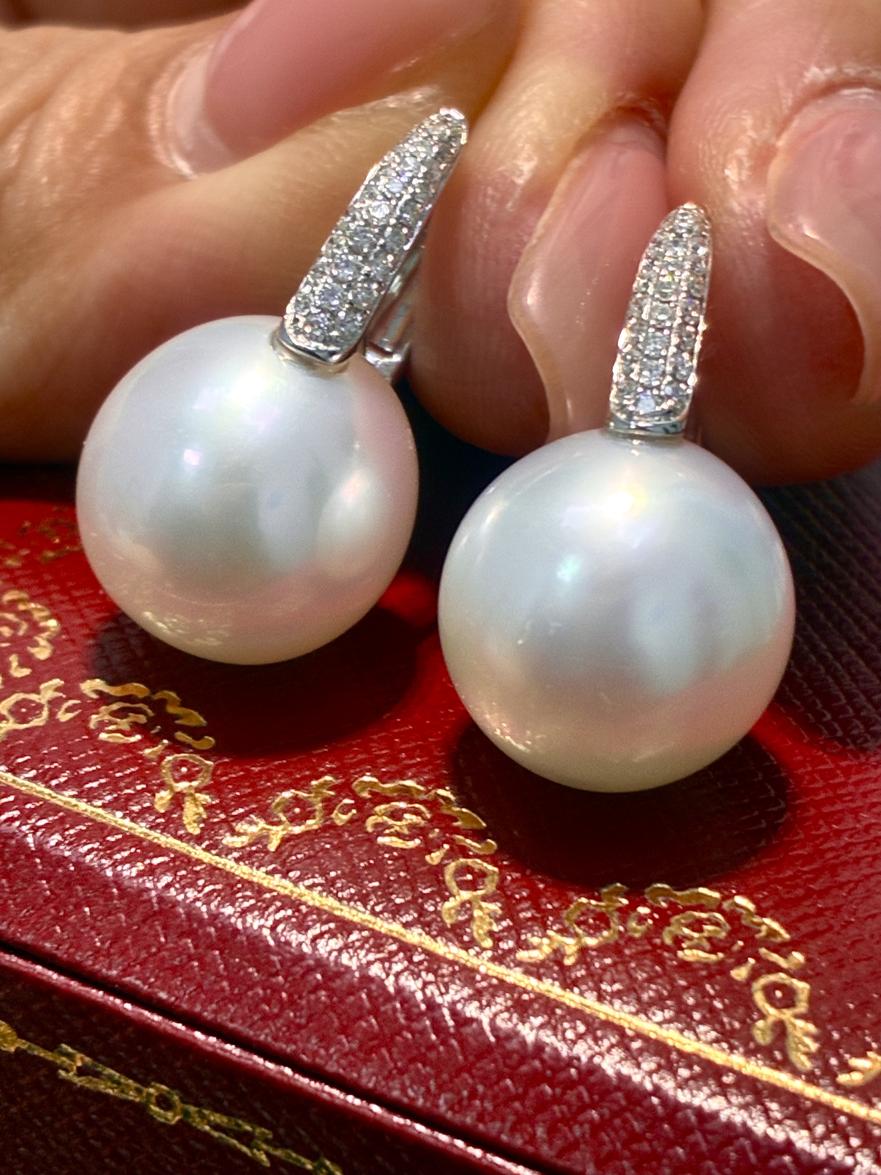 四位数漏 维纳斯品质极光澳白12.5mm澳白耳环18k金天然钻石水桶款