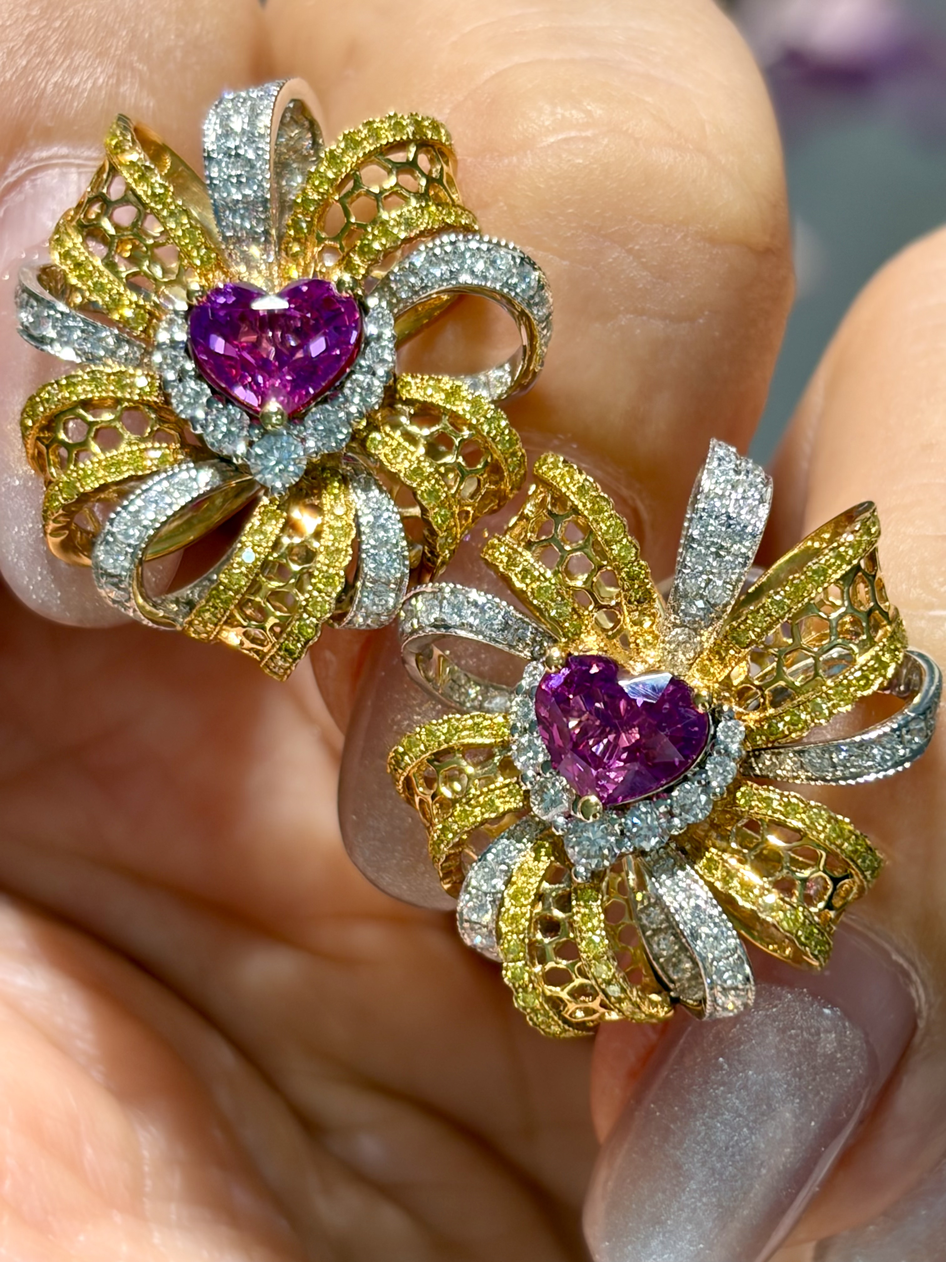 29800一对2克拉无烧粉蓝宝石爱心大耳钉 10克多重工18K钻整体23mm