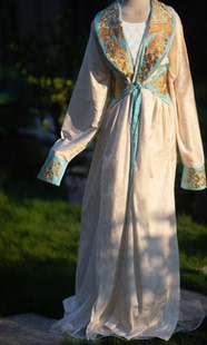 青泠谷白色回鹘夫人袍