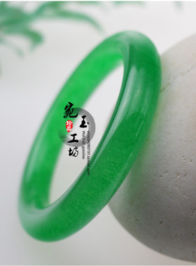 正品天然玉石 石英岩玉手镯 冰种圆条油清玉镯子 满绿玉手环特价