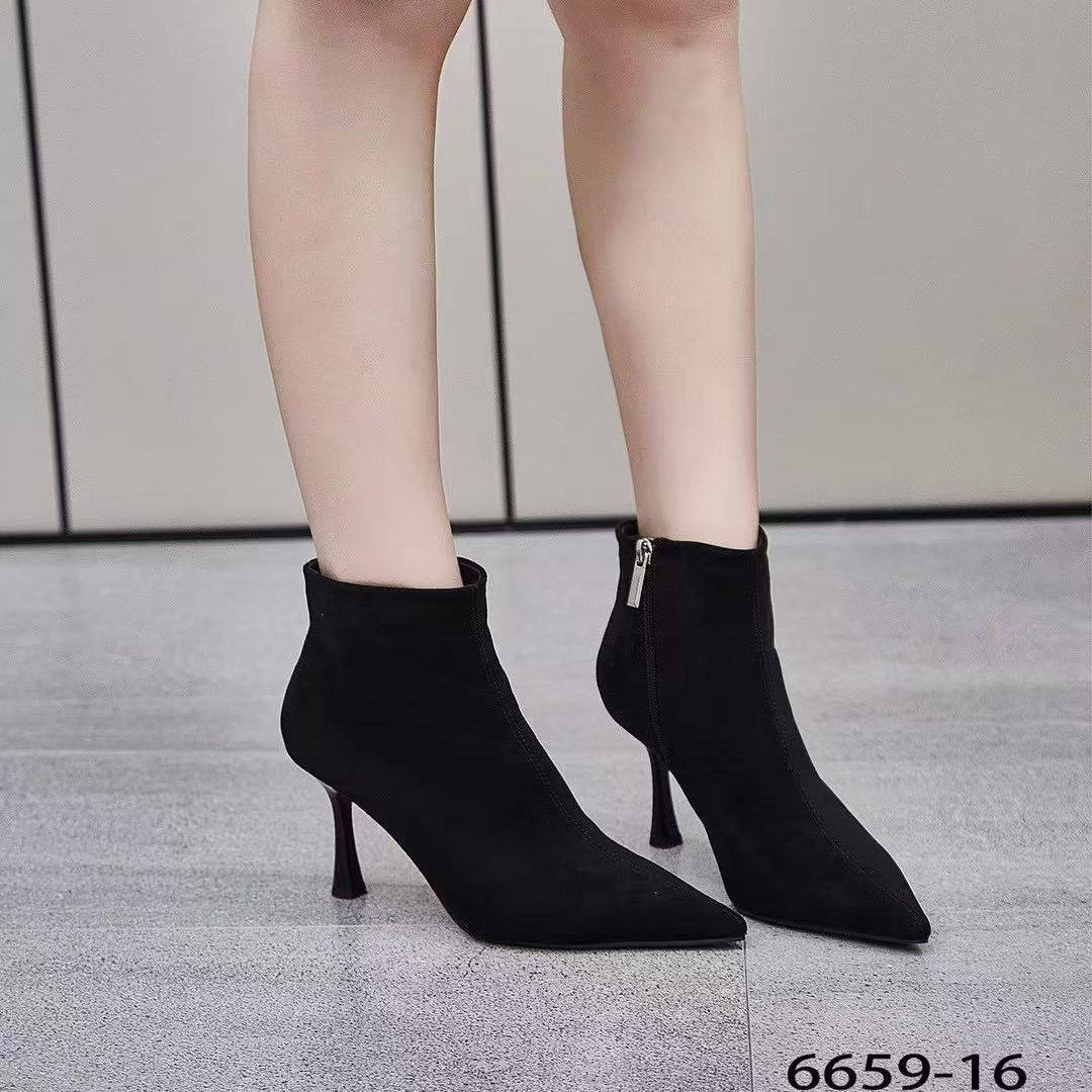 黑色弹力瘦瘦靴女2025秋冬新款配裙子气质时装靴细跟尖头高跟短靴