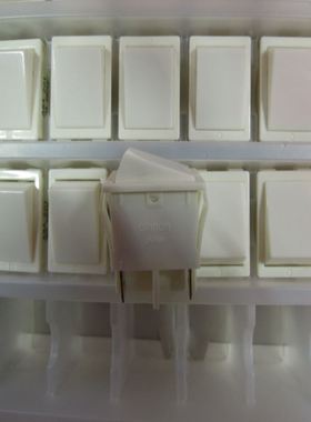 OMRON白色船型开关A8A-20116A250VAC库存新的