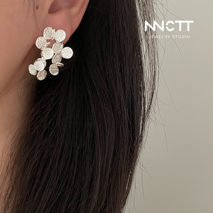 欧美风素银冷淡风繁花星点耳环气质百搭款度假风耳饰