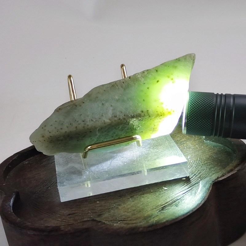 亏甩新疆岫玉蓝冰天青冻原石观赏石 珠子吊坠牌子料130克