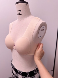 缝在背心衣服上的胸垫～肩和侧缝都缝版