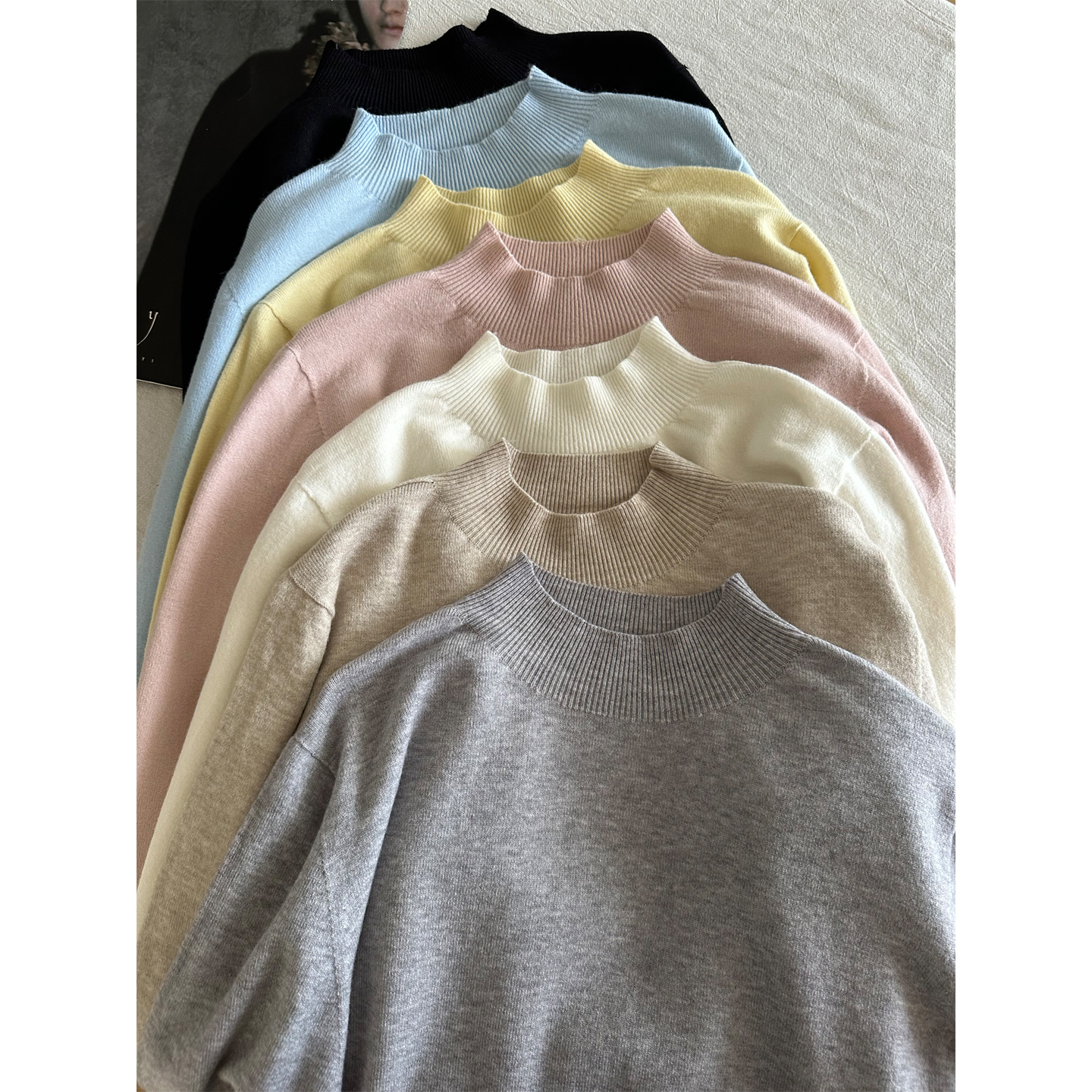 无缝一体半高领纯色针织打底衫女