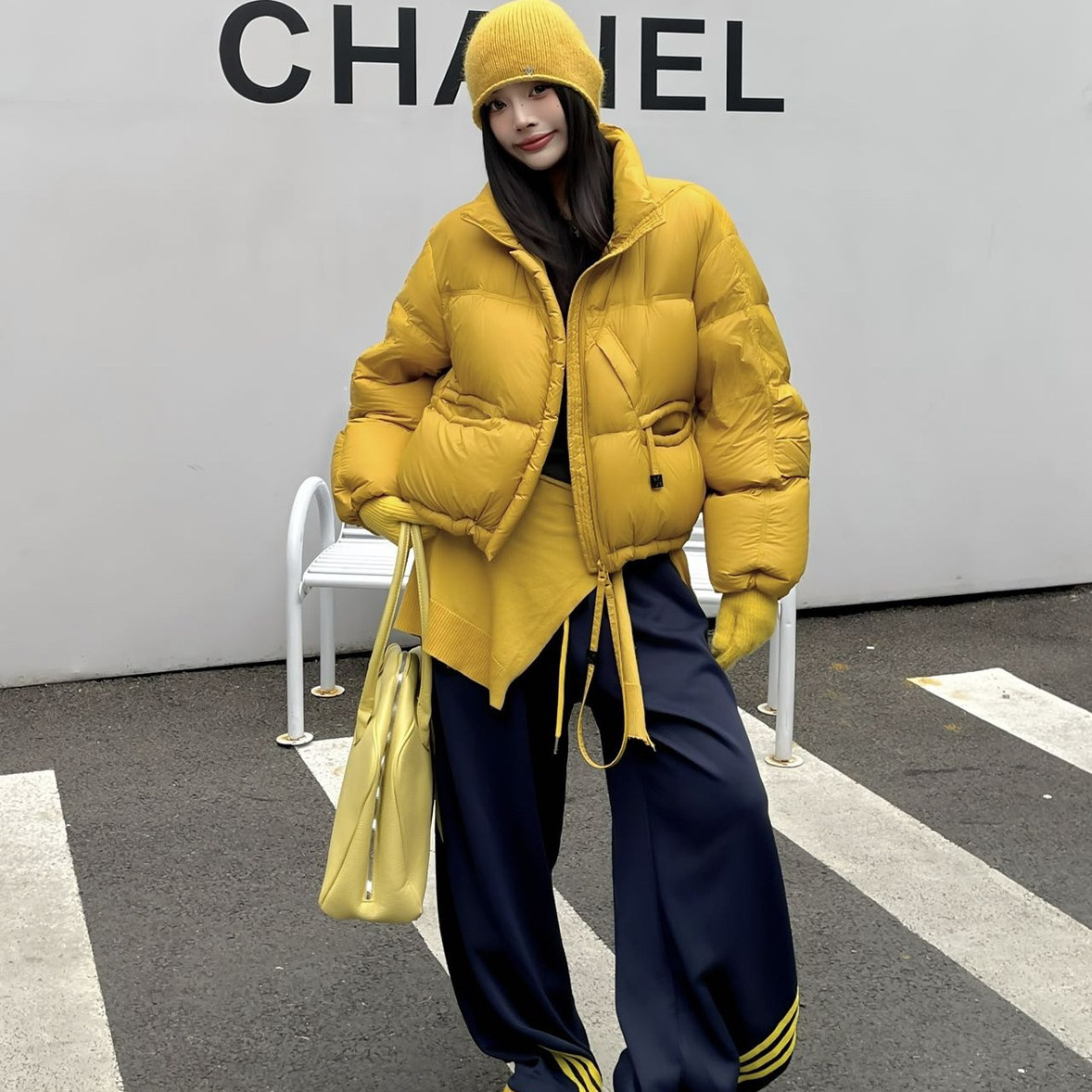 2025欧版商场秋冬新款女装立领羽绒服韩版泡芙面包白鸭绒休闲外套