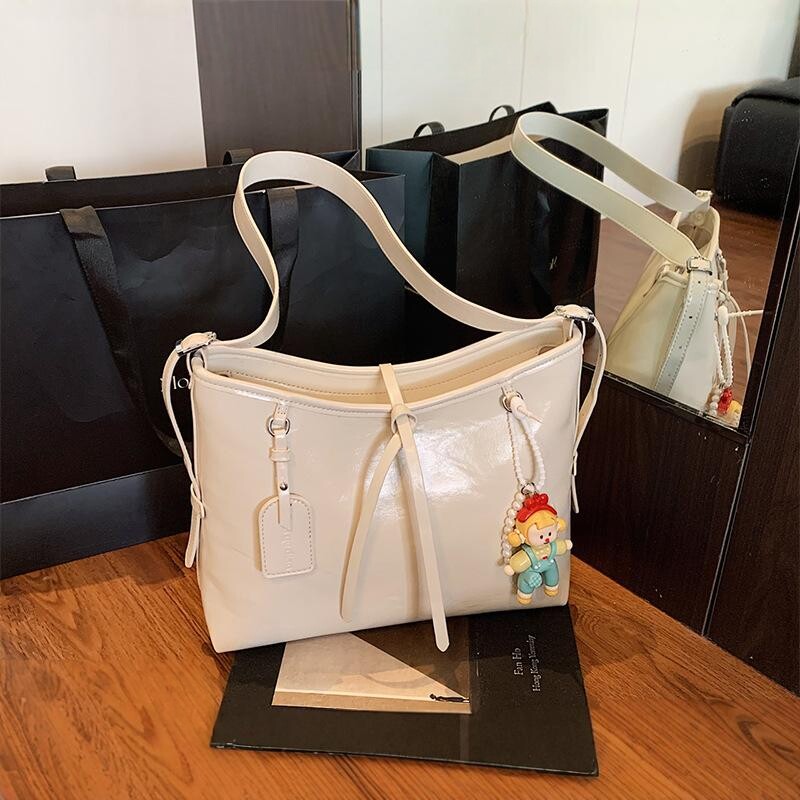 时尚腋下包女新款包时尚通勤单肩斜挎包小众设计洋气托特潮流小包