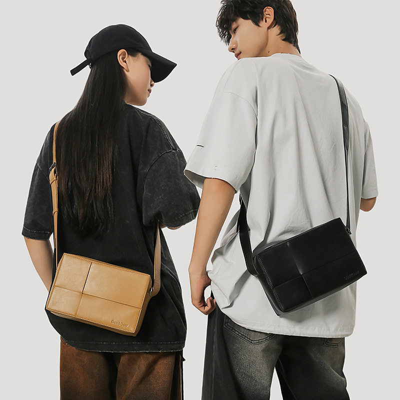 时尚新款男女同款斜挎包休闲百搭单肩包简约通勤包小众设计感方包