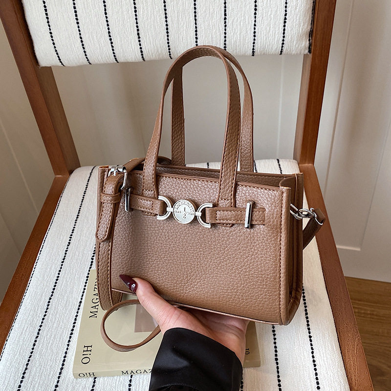 高级感洋气荔枝纹手提小方包2026新款时尚通勤女士百搭单肩斜挎包