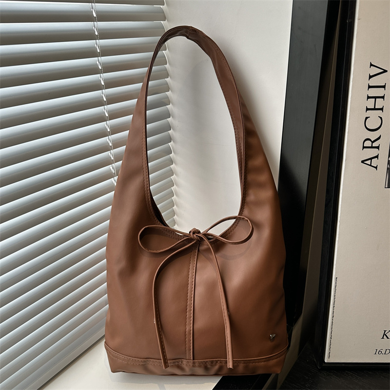 韩版ins桃心铆钉个性纯色休闲大容量复古系绳蝴蝶结单肩腋下女包