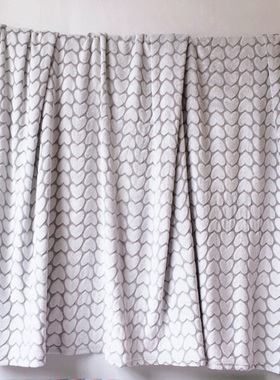 尾货秋冬灰色爱心珊瑚绒毯子1.5米法兰绒盖毯单人学生四季1.5*2.0