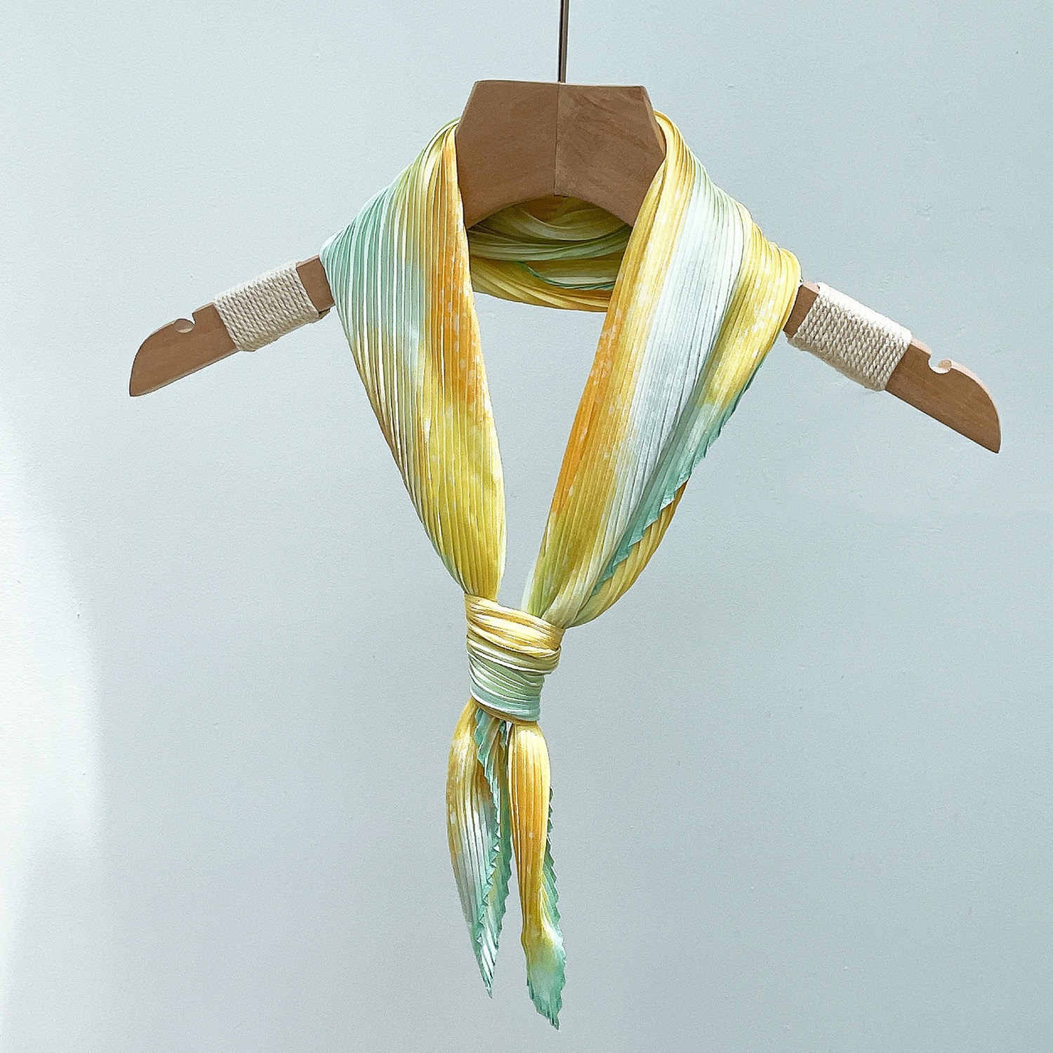 日单 绚烂黄绿色小方巾四季通用款仿真丝苏州缎丝巾围巾2005