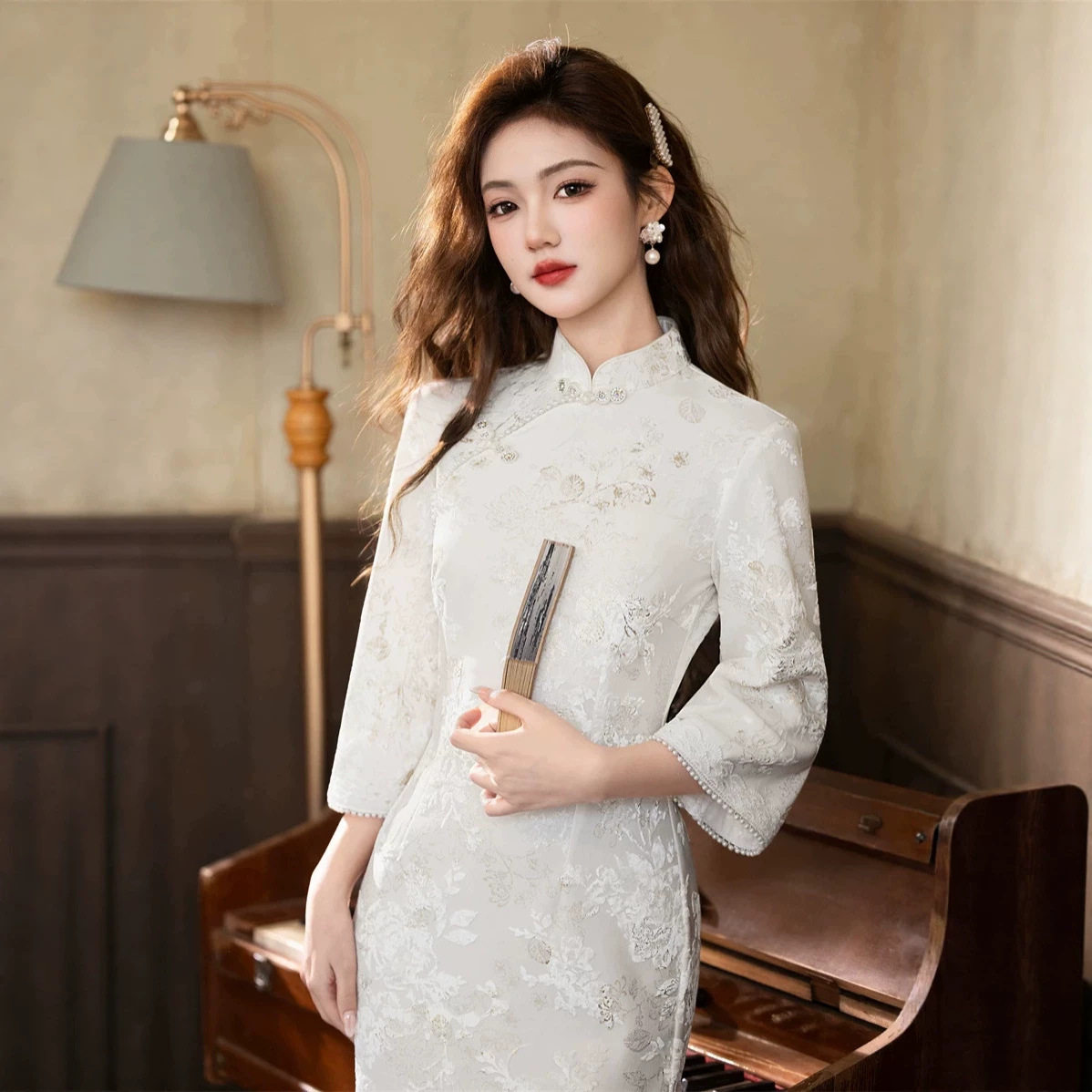 2026秋季新款 倒大袖长款旗袍烫金工艺白色九分袖低开叉订婚旗袍