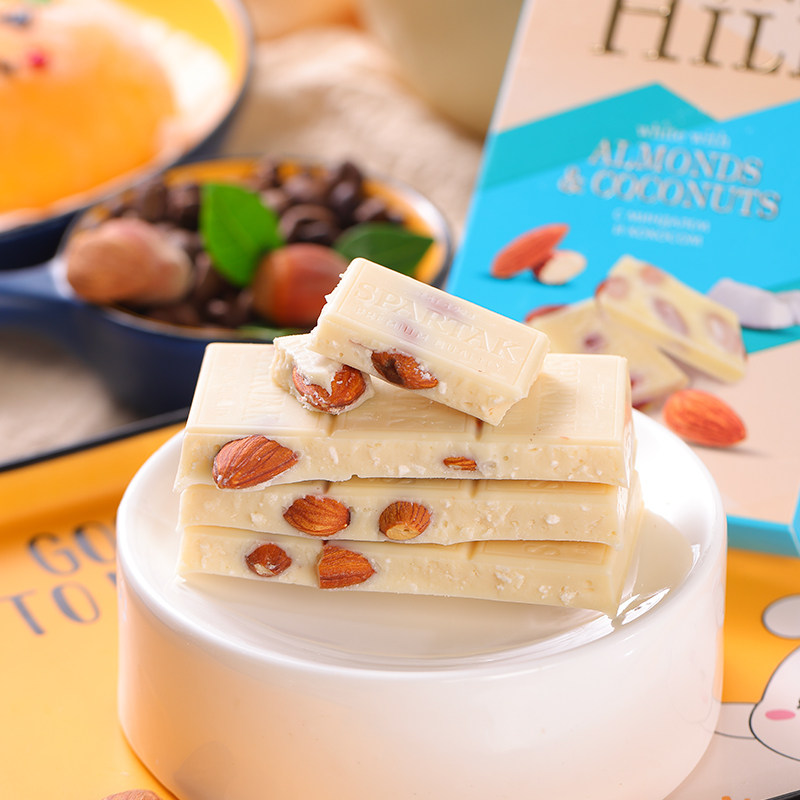 白俄罗斯原装进口白巧克力板榛仁杏仁盒装校园学生新年礼物零食品