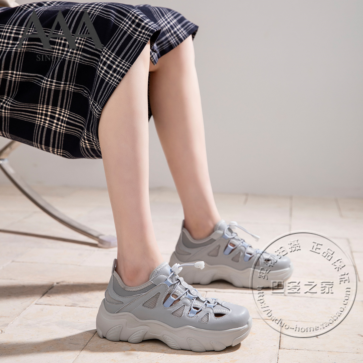 AAA女鞋合成革拼接透肉网纱面镂空眼软底松紧带抽绳包趾休闲凉鞋