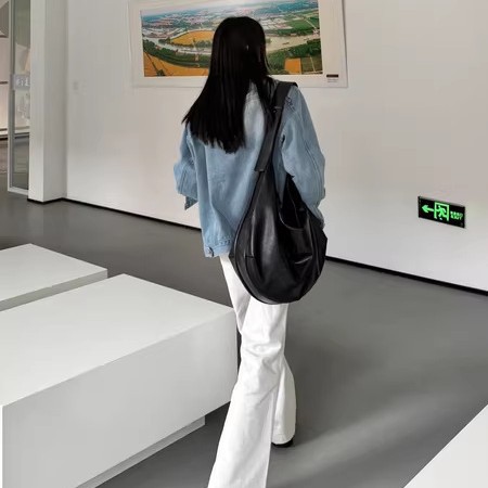 大容量托特包女2025秋冬款黑色单肩饺子包旅行百搭通勤斜挎包宽带