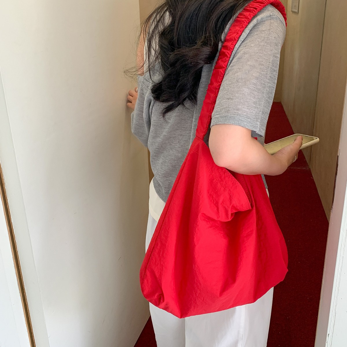 斜跨红色包包2025夏季女款休闲大容量托特包通勤单肩尼龙袋子大包